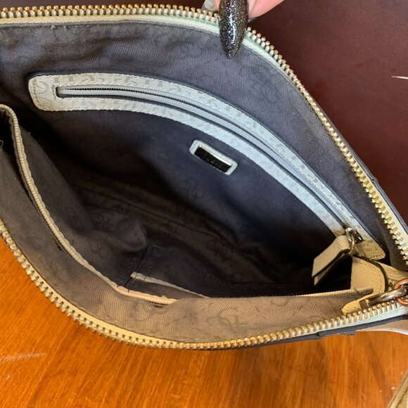 Guess Floral Crossbody - Picture 12 of 14